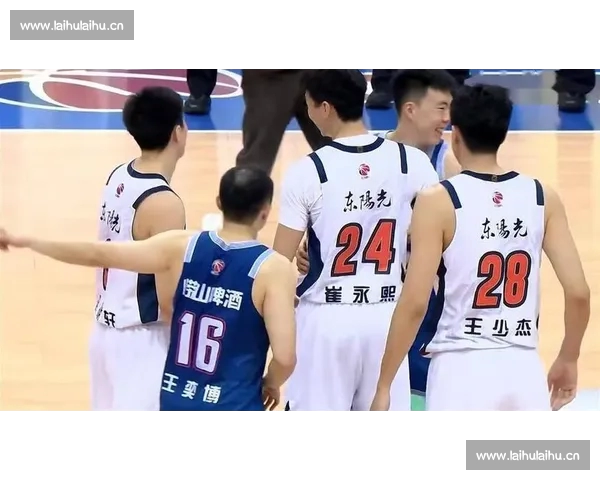 篮球实时比分速递全场数据更新即时赛况分析与精彩瞬间